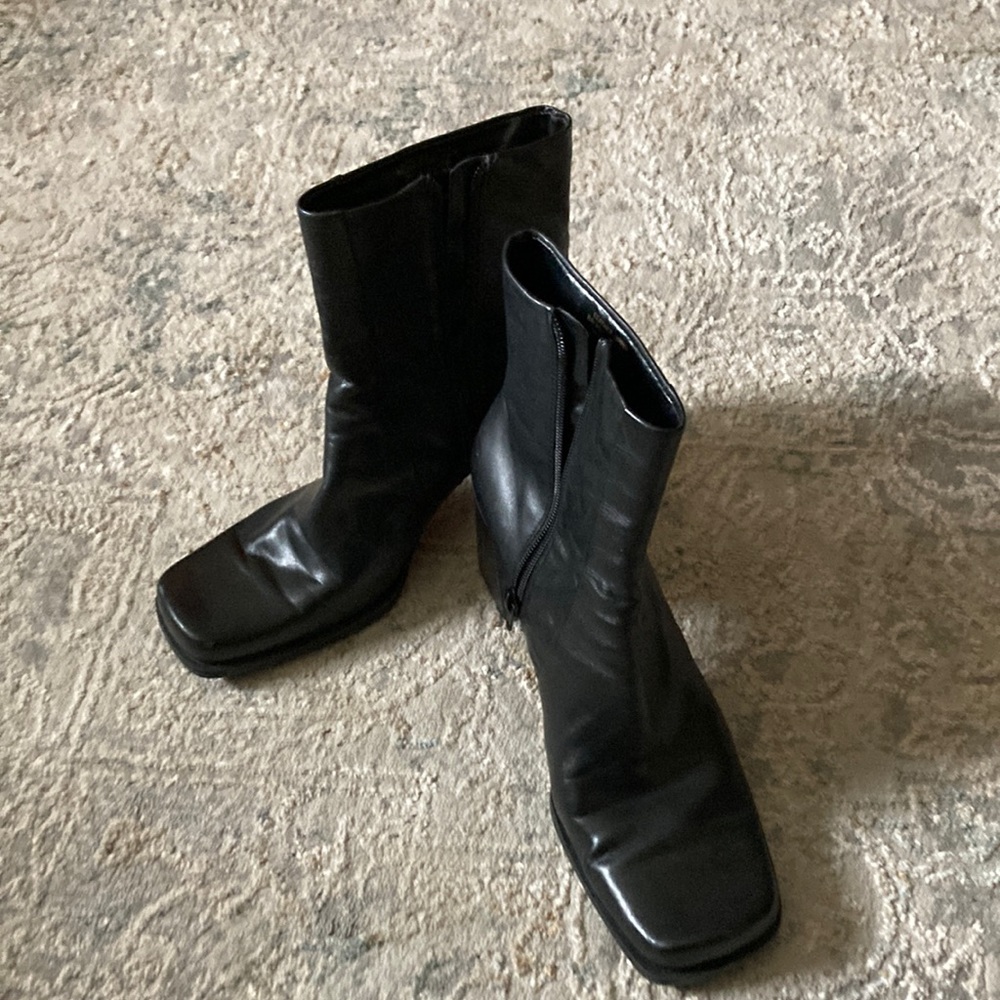81/2 Biscuits toe heel boots leather upper